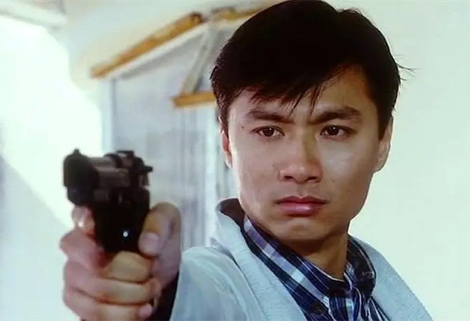 林俊贤|59岁林俊贤跑商演身材消瘦，为复出染黑发，曾自曝患病不能染发