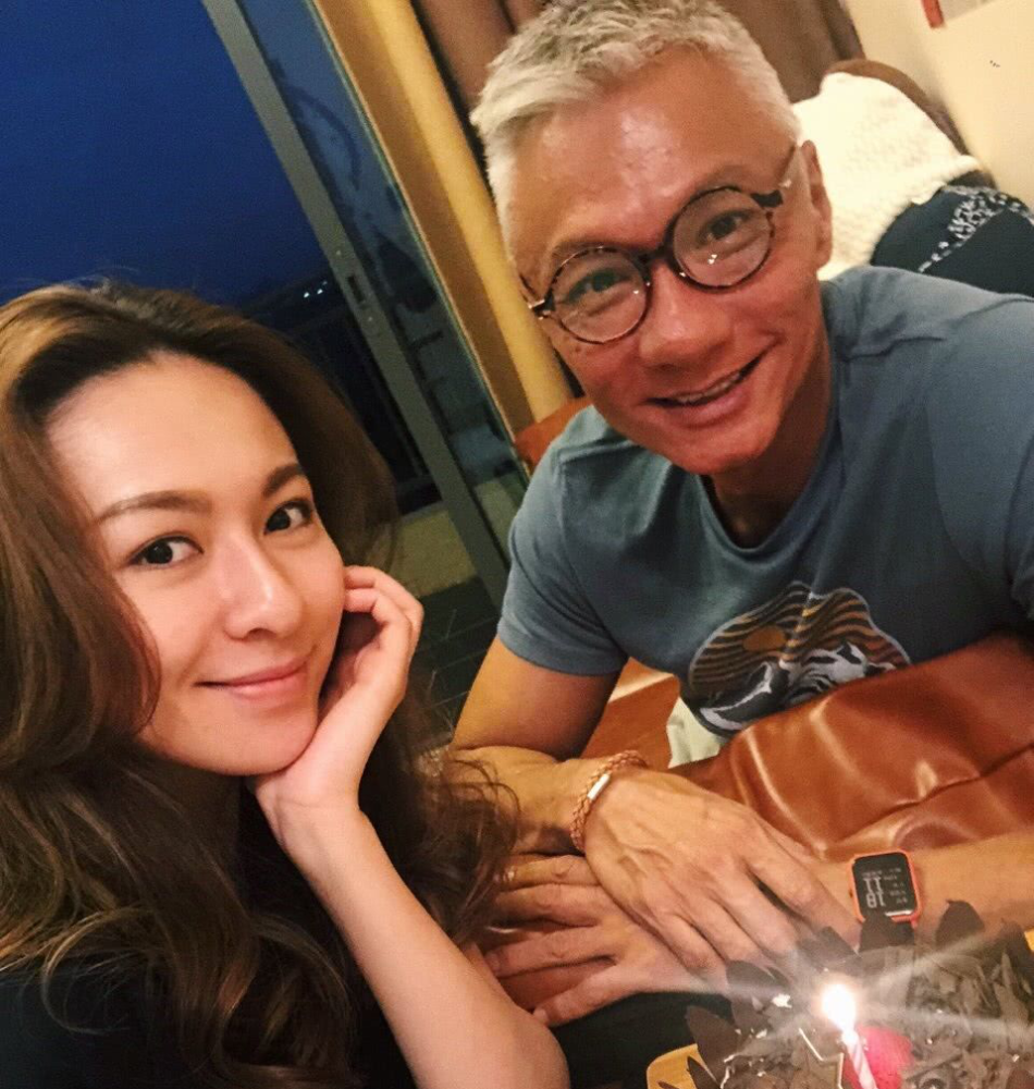 林俊贤|59岁林俊贤跑商演身材消瘦，为复出染黑发，曾自曝患病不能染发