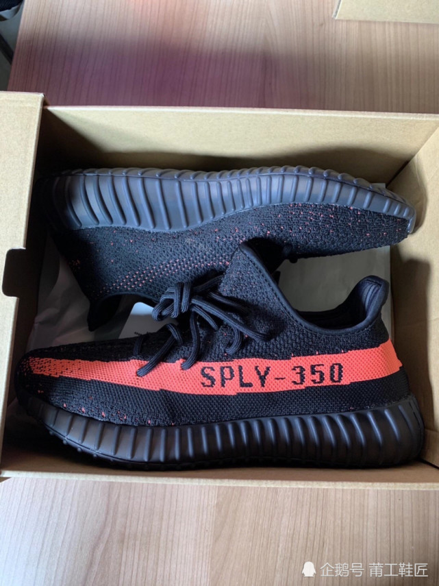 椰子350v2黑红李斯丹妮同款经典配色