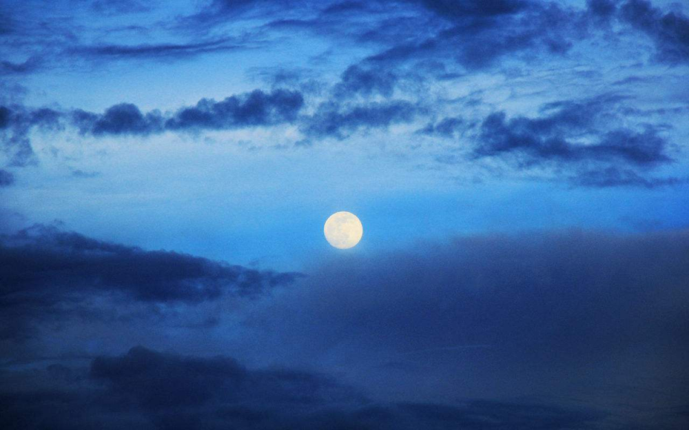 律诗|“海上生明月，天涯共此时”——从张九龄名篇中，我们能学到什么？