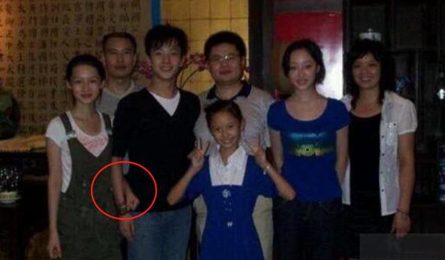 李沁|李沁撤单身声明被疑脱单，杨洋成怀疑对象，两人青涩过往确实很甜