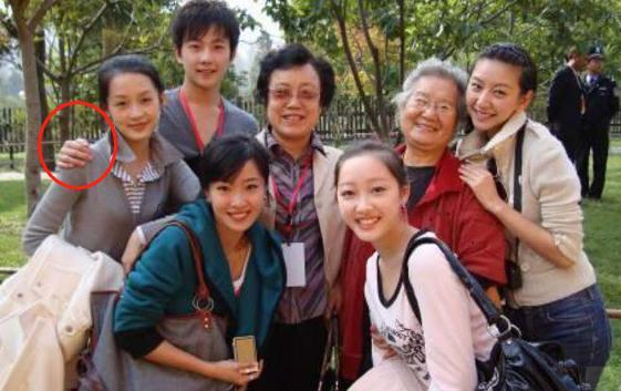 李沁|李沁撤单身声明被疑脱单，杨洋成怀疑对象，两人青涩过往确实很甜