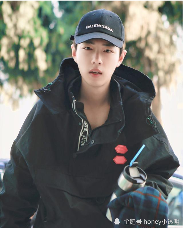 肖战|肖战出道至今越黑越红？正因为了解他的为人，粉丝才会选择去爱！