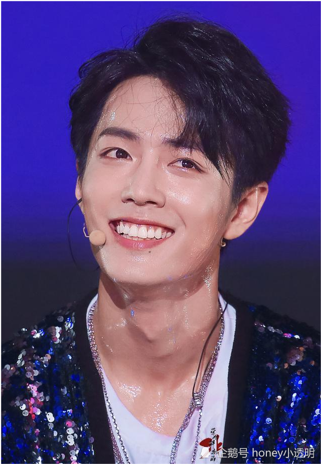 肖战|肖战出道至今越黑越红？正因为了解他的为人，粉丝才会选择去爱！