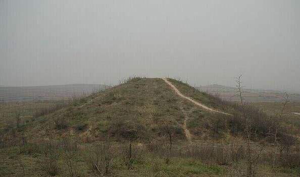 木辟邪|马山一号墓出土木辟邪，被称为是根雕之祖，其实它有可能是木凭几