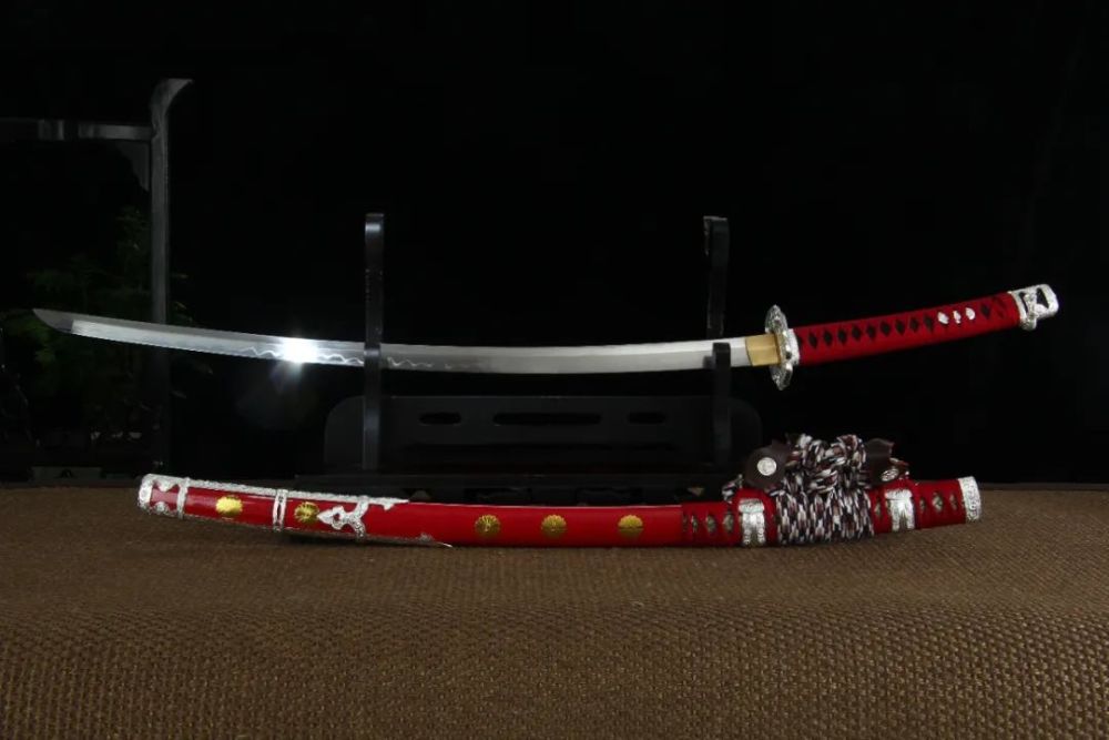 冷兵器|一寸长一寸强！堪称完美的骑兵破甲冷兵器——镀银太刀