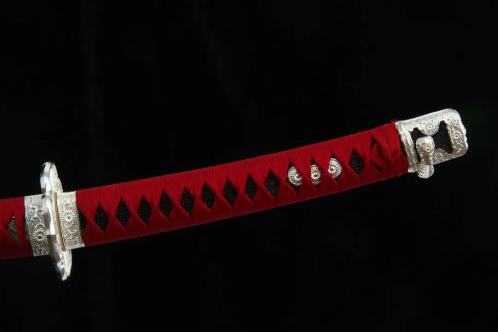 冷兵器|一寸长一寸强！堪称完美的骑兵破甲冷兵器——镀银太刀