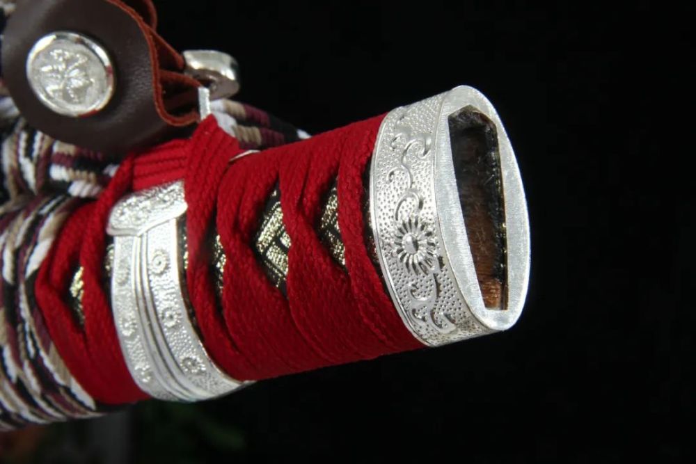 冷兵器|一寸长一寸强！堪称完美的骑兵破甲冷兵器——镀银太刀