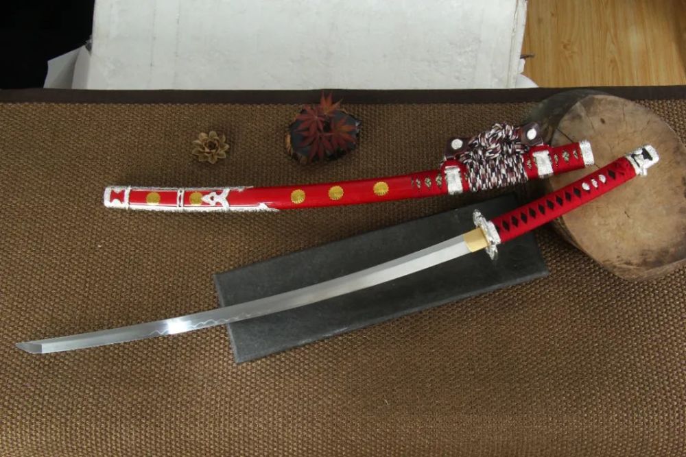 冷兵器|一寸长一寸强！堪称完美的骑兵破甲冷兵器——镀银太刀