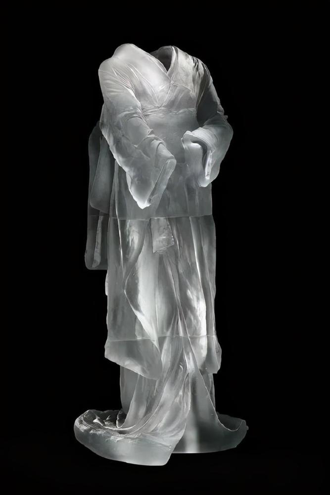 凯伦·拉蒙特|他用500斤玻璃做出高定婚纱，惊艳时装秀，网友：透明的怎么穿