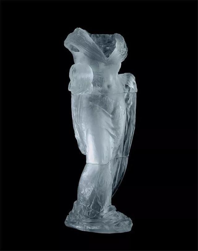 凯伦·拉蒙特|他用500斤玻璃做出高定婚纱，惊艳时装秀，网友：透明的怎么穿