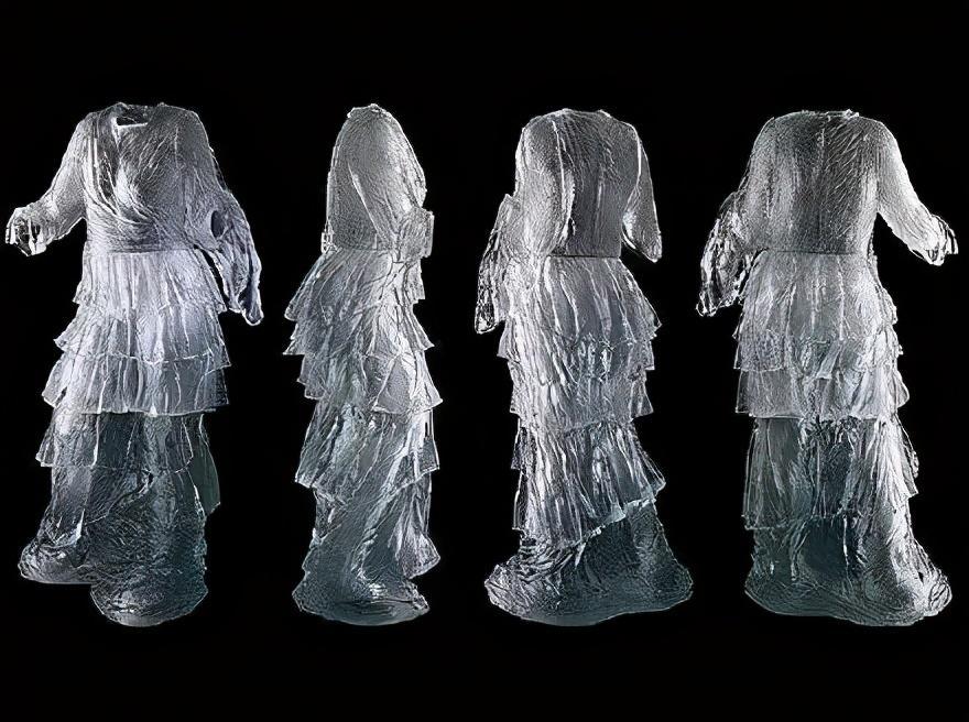 凯伦·拉蒙特|他用500斤玻璃做出高定婚纱，惊艳时装秀，网友：透明的怎么穿