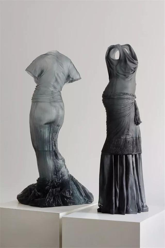 凯伦·拉蒙特|他用500斤玻璃做出高定婚纱，惊艳时装秀，网友：透明的怎么穿