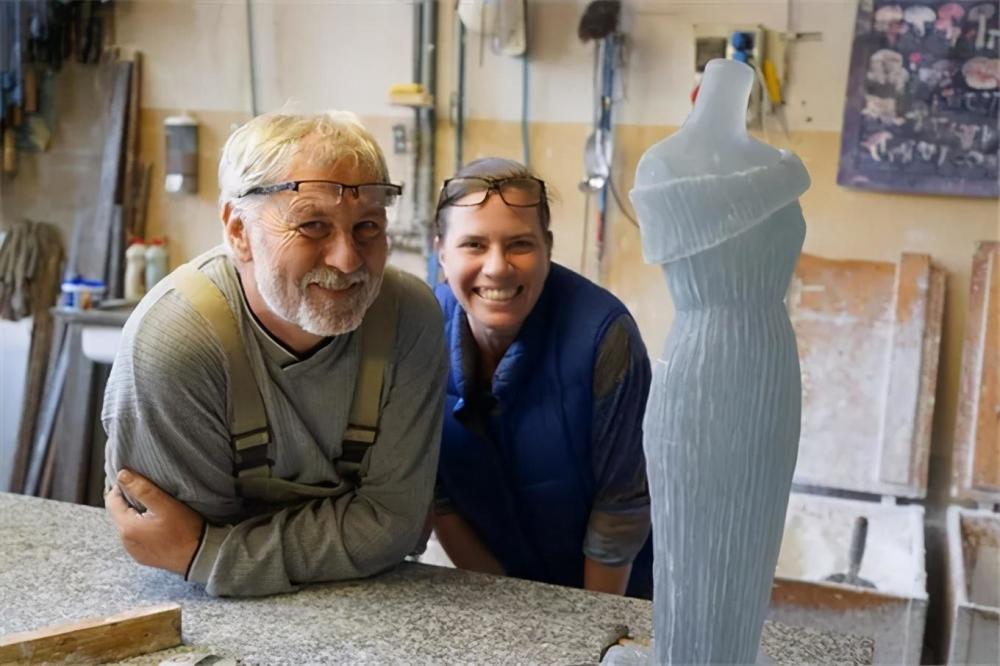 凯伦·拉蒙特|他用500斤玻璃做出高定婚纱，惊艳时装秀，网友：透明的怎么穿