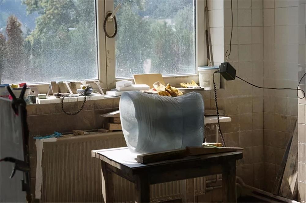 凯伦·拉蒙特|他用500斤玻璃做出高定婚纱，惊艳时装秀，网友：透明的怎么穿