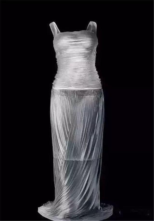 凯伦·拉蒙特|他用500斤玻璃做出高定婚纱，惊艳时装秀，网友：透明的怎么穿