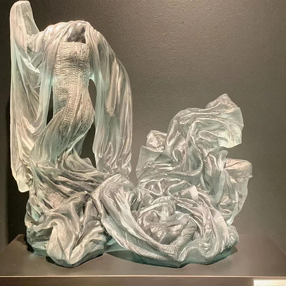 凯伦·拉蒙特|他用500斤玻璃做出高定婚纱，惊艳时装秀，网友：透明的怎么穿