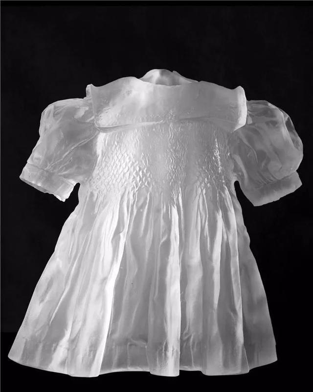 凯伦·拉蒙特|他用500斤玻璃做出高定婚纱，惊艳时装秀，网友：透明的怎么穿