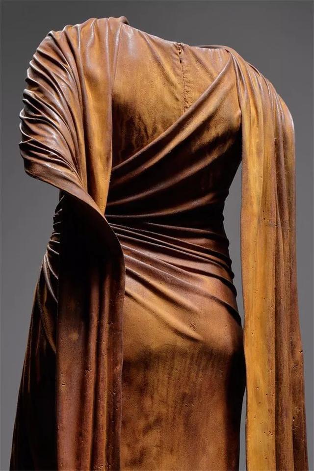 凯伦·拉蒙特|他用500斤玻璃做出高定婚纱，惊艳时装秀，网友：透明的怎么穿