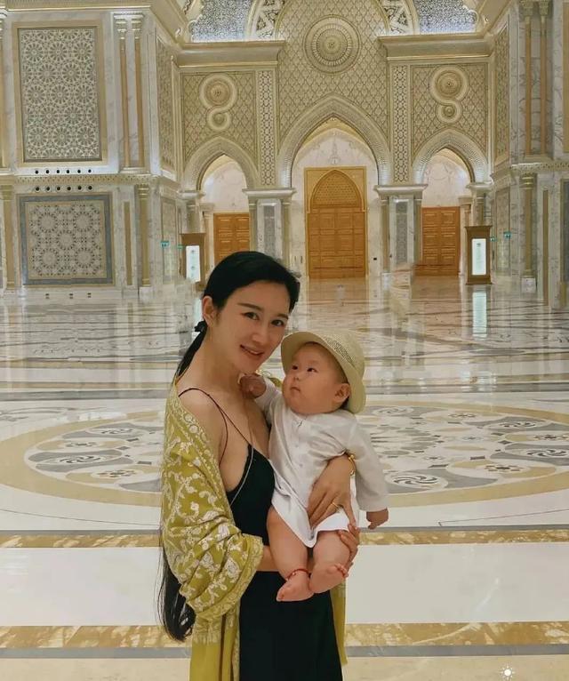 杜星霖两个人之间的这段感情是注定不会长远,毕竟年龄的差距在这里呢