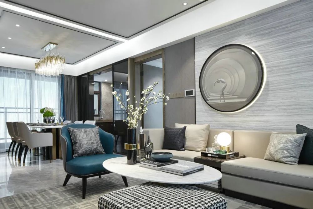 岩板桌面上的装饰品也是女屋主精挑细选的样品,如果近期你家在选择