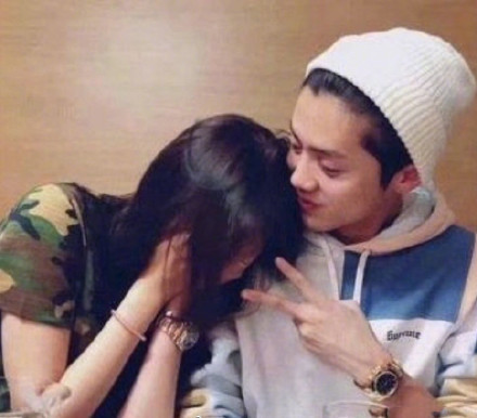 关晓彤|关晓彤瘦身成功，展锁骨下颚线语气嘚瑟，不忘学鹿晗穿衣大秀恩爱