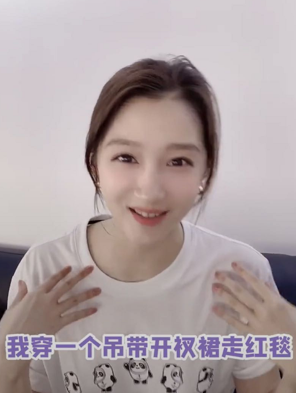 关晓彤|关晓彤瘦身成功，展锁骨下颚线语气嘚瑟，不忘学鹿晗穿衣大秀恩爱