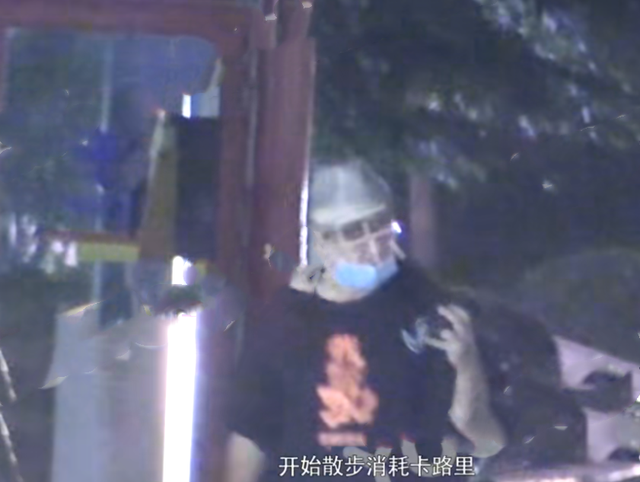 徐峥|开始减肥了？徐峥晚饭后不乘车改街头暴走，骑单车5公里快速燃脂