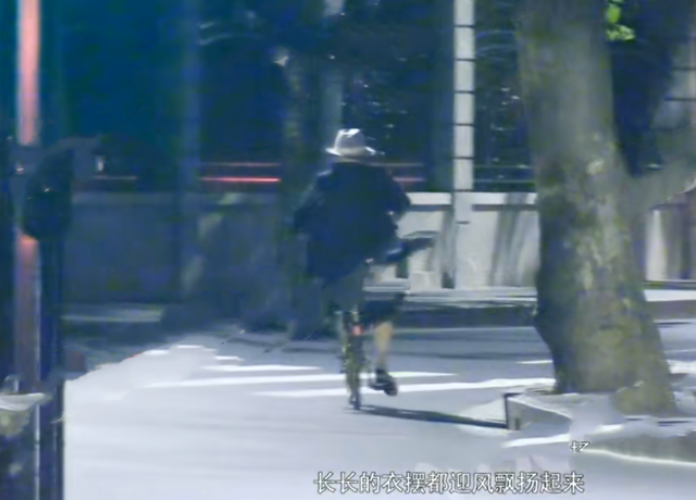 徐峥|开始减肥了？徐峥晚饭后不乘车改街头暴走，骑单车5公里快速燃脂