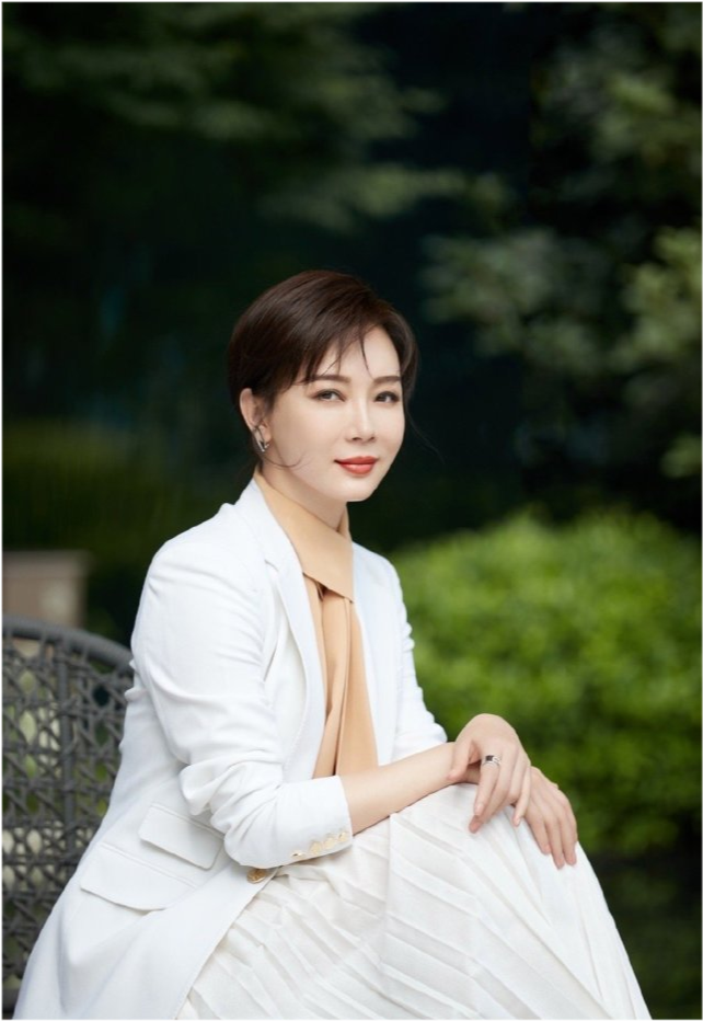 陈数|43岁陈数未修图曝光，女神正在自然老去，与精修图差异过大被质疑整容