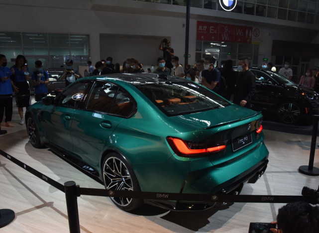 宝马m3作为宝马最经典的性能车型,新车融合了最新的家族设计风格,大