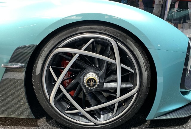 一汽红旗超跑s9曝光!8缸动力爆1400马力,加速2秒,还看啥法拉利