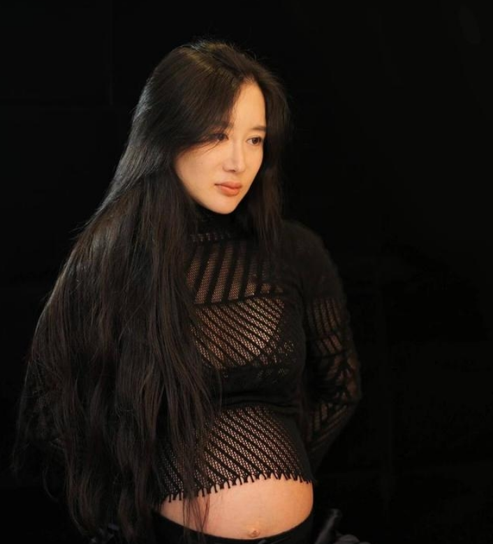 张纪中|张纪中二胎得女后现身少林寺，走路踉跄变苍老，网友吐槽不像能生二胎