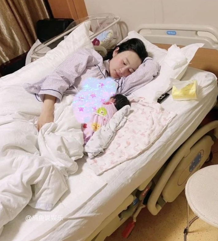 张纪中|张纪中二胎得女后现身少林寺，走路踉跄变苍老，网友吐槽不像能生二胎