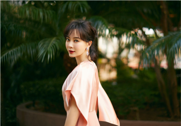 陈数|43岁陈数未修图曝光，女神正在自然老去，与精修图差异过大被质疑整容