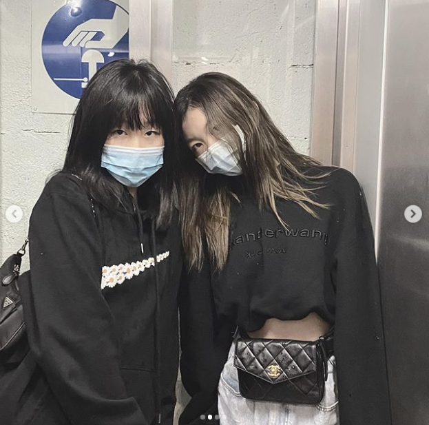 李嫣|李嫣小号曝光，用王菲照片当头像，14岁穿露脐装大方露全脸