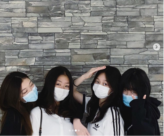 李嫣|李嫣小号曝光，用王菲照片当头像，14岁穿露脐装大方露全脸