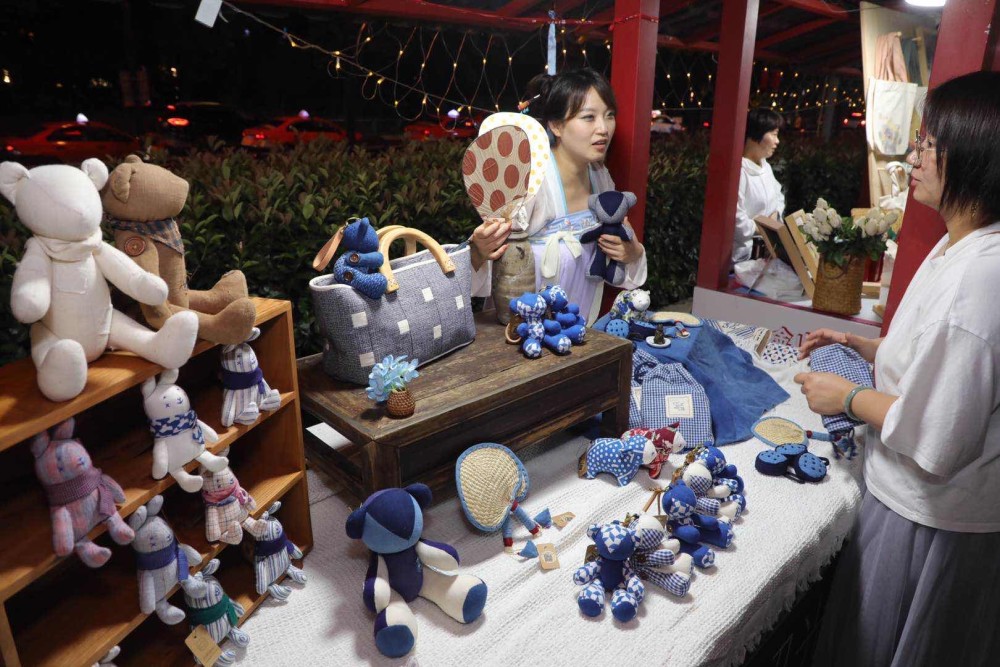 集市|1000余款产品现场体验，金山这个文创夜集市”潮“味十足