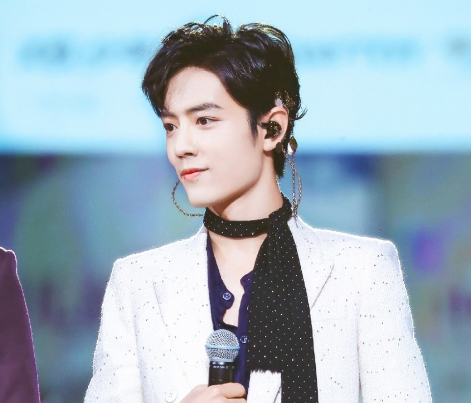 肖战|肖战庆祝自己出道4周年，粉丝疯狂打为他call，话题榜首或成预定