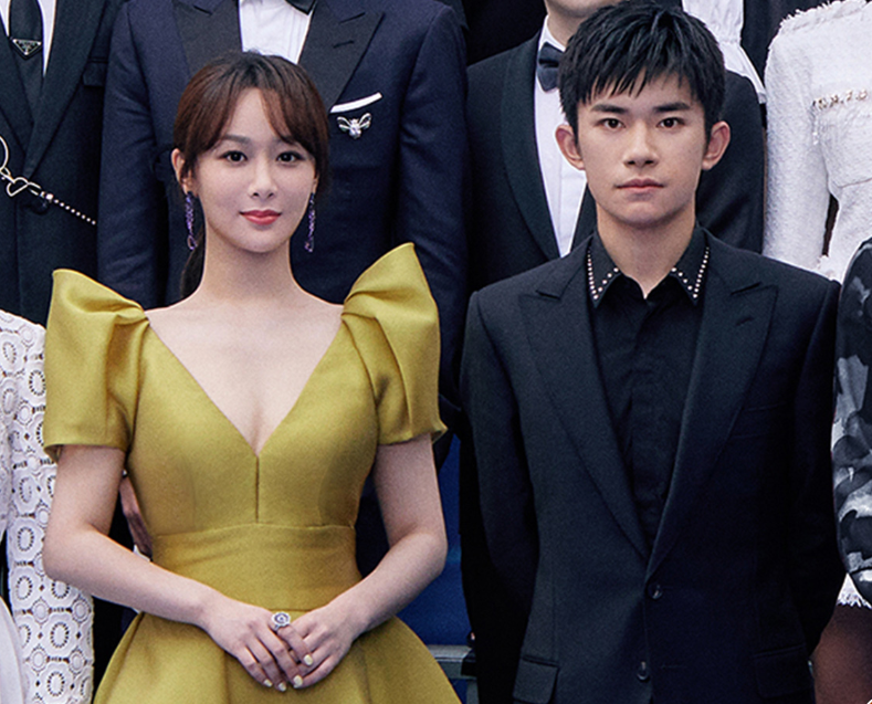 星辰大海青年合影杨紫千玺相邻而站我却在意边缘的李一桐