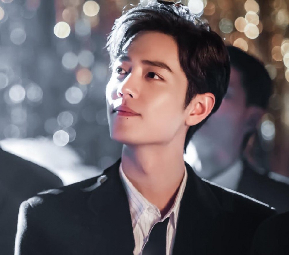 肖战|肖战庆祝自己出道4周年，粉丝疯狂打为他call，话题榜首或成预定