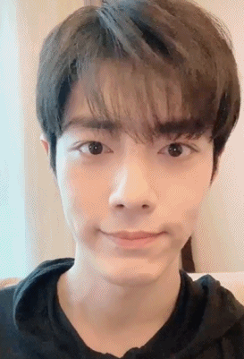 肖战|肖战出道四周年！生日当天特地晒小视频，登上海外热搜第一