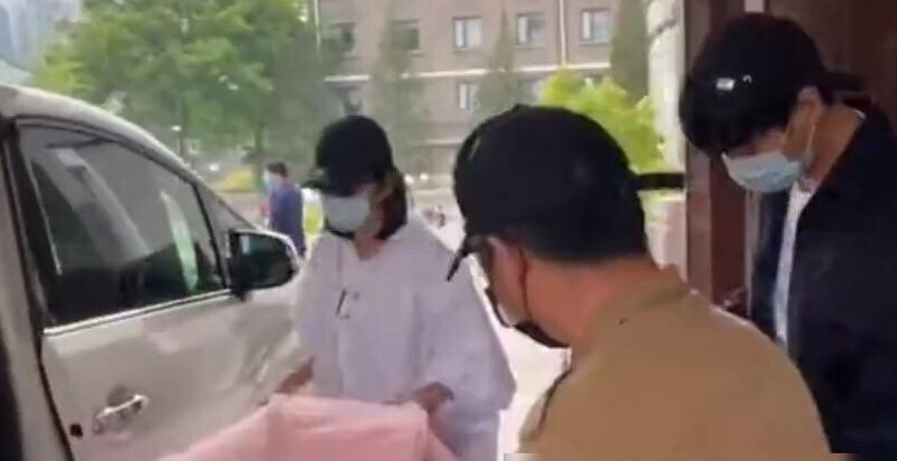 唐艺昕|产后被吐槽大变样后，唐艺昕拿小号晒复工大片观望网友态度，超不自信