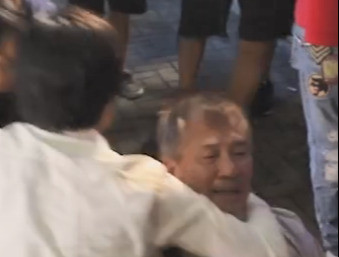 万梓良|万梓良：63岁疾病缠身，仍坚持商演，只怕小16岁妻子无人照顾