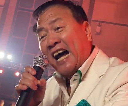 万梓良|万梓良：63岁疾病缠身，仍坚持商演，只怕小16岁妻子无人照顾