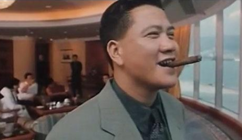 万梓良|万梓良：63岁疾病缠身，仍坚持商演，只怕小16岁妻子无人照顾