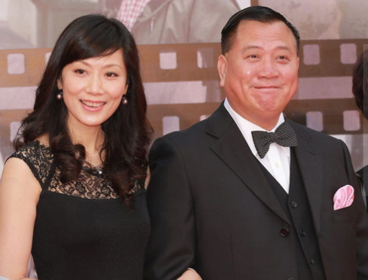 万梓良|万梓良：63岁疾病缠身，仍坚持商演，只怕小16岁妻子无人照顾