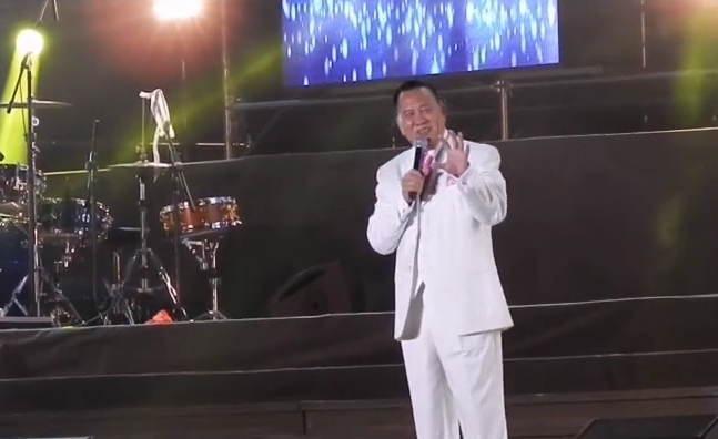 万梓良|万梓良：63岁疾病缠身，仍坚持商演，只怕小16岁妻子无人照顾