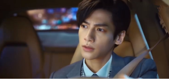 罗云熙|罗云熙新剧开播，被吐槽身高不够吻戏太猥琐，蜡笔小新眉毛很出戏