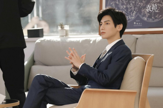 罗云熙|罗云熙新剧开播，被吐槽身高不够吻戏太猥琐，蜡笔小新眉毛很出戏